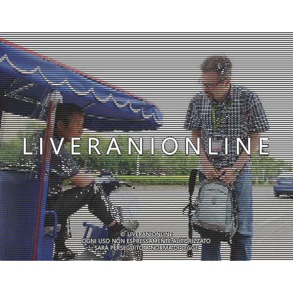 (120522) -- SHANGHAI, May 22, 2012 () -- Anatoly Burov (R) makes inquires of a motorcycle driver about the price in Shanghai, east China, May 7, 2012. The 39-year-old Anatoly Burov comes from St.Petersburg of Russia. After graduation from the Rochester Institute of Technology in 2008, he founded an electronic technology company with his tutor in the United States. To negotiate business with the company\'s client, Anatoly came to Shanghai for the first time in the same year. This short-term experience made him love the port city. One year later, Anatoly returned to Shanghai and got a job in an electronic enterprise located in Zhangjiang High-tech Park of Pudong District. Here, the Russian man devoted himself to the research and development of projection aligner as an engineer. He and his group received several awards for their research contribution. In October of 2011, Anatoly became an expert of a Shanghai\'s talent program. Over the past two years in the city, Anatoly insisted on learning Chinese language. By now, he has been able to communicate with others in Chinese fluently. Besides the language, he was also interested in Chinese calligraphy and tea arts. In spare time, he made a large amount of friends in China. \'People in the city are friendly,\' Anatoly said, \'I like their manner.\' Next month, Anatoly\'s wife, who is a lawyer in the U.S., will come to Shanghai for family reunion. He looks forward to her arrival. \'Like me, my wife also likes the city and people there,\' the Russian man said. (/Lai Xinlin) (mcg) (laowai) PHOTOSHOT/AG ALDO LIVERANI SAS - ITALY ONLY -