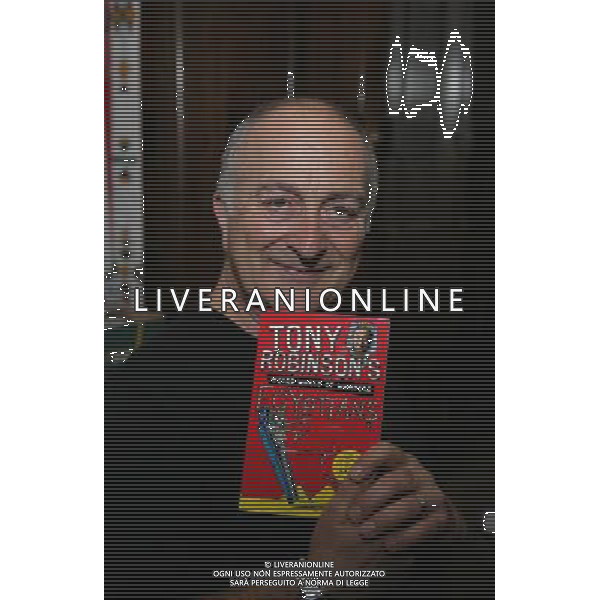 Tony Robinson at Holy Trinity Church Guildford to promote his book Weird Wonders The Egyptians Guildford Surrey England ©photoshot/AGENZIA ALDO LIVERANI SAS - ITALY ONLY - Tony Robinson alla presentazione del suo libro \'Lo strano mondo delle meraviglie Gli egiziani \' in Inghilterra