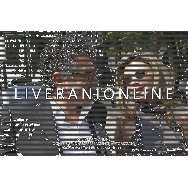 Iranian-born tycoon Vincent Tchenguiz (L) and his sister Lisa Tchenguiz are seen when they arrive to the the Royal Court of Justice in central London 24 May 2012. ©photoshot/AGENZIA ALDO LIVERANI SAS - ITALY ONLY - Il magnate di origine iraniana Vincent Tchenguiz e sua sorella Lisa Tchenguiz, mentre arrivano alla Corte Reale di Giustizia, nel centro di Londra 24 maggio 2012.