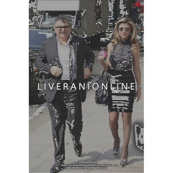 Iranian-born tycoon Vincent Tchenguiz (L) and his sister Lisa Tchenguiz are seen when they arrive to the the Royal Court of Justice in central London 24 May 2012. ©photoshot/AGENZIA ALDO LIVERANI SAS - ITALY ONLY - Il magnate di origine iraniana Vincent Tchenguiz e sua sorella Lisa Tchenguiz, mentre arrivano alla Corte Reale di Giustizia, nel centro di Londra 24 maggio 2012.