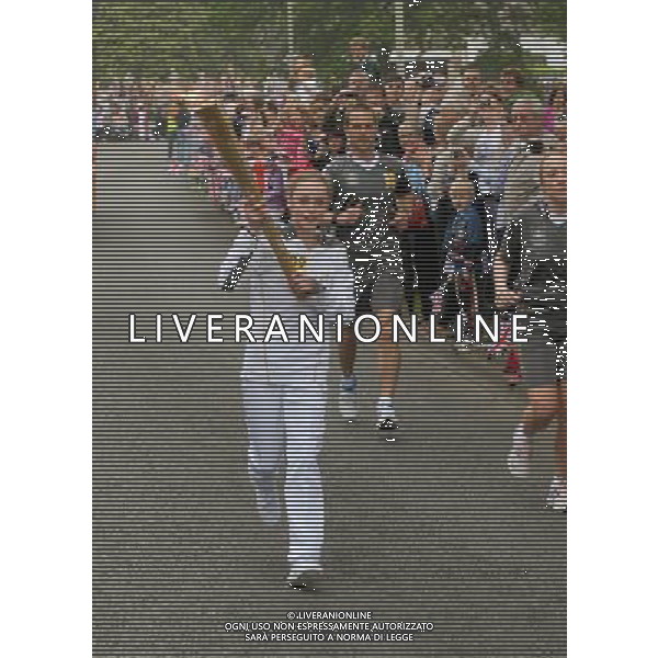 The Olympic torch is carried around Gloucester City Center by various runners on 24th May 2012. ©PHOTOSHOT/AGENZIA ALDO LIVERANI SAS - ITALY ONLY - La torcia olimpica di Londra 2012, portata attraverso il centro della citta\' di Gloucester 24 maggio 2012
