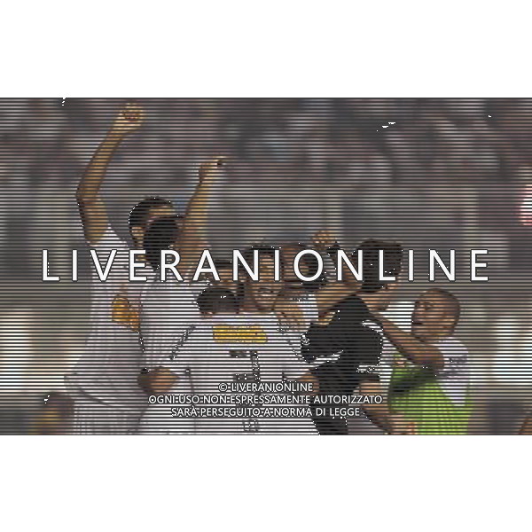(120525) -- SANTOS, May 25, 2012 () -- Players of Brazil\'s Santos celebrate scoring against Argentina\'s Velez Sarsfield during a soccer match for Libertadores Cup at Urbano Caldeira Stadium in Santos, Brazil, on May 24, 2012. (/Agencia Estado) (ae) (tm) ©photoshot/AGENZIA ALDO LIVERANI SAS - ITALY ONLY - Santos vs Velez Sarsfield partita di calcio per la Coppa Libertadores a Urbano Caldeira Stadium di Santos, in Brasile, il 24 maggio , 2012.