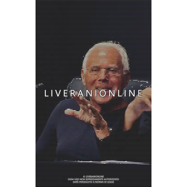 (120530) -- BEIJING, May 30, 2012 () -- Armani brand founder Giorgio Armani answers questions at the Academy of Art and Design of Tsinghua University in Beijing, capital of China, May 30, 2012. Two students of the Tsinghua University were selected to participate in a half-year practice in Italy with subsidization of Giorgio Armani. (/Li Wen)(mcg) ©photoshot/AGENZIA ALDO LIVERANI SAS - ITALY ONLY - Lo stilista italiano Giorgio Armani presso l\'Accademia di Arte e Design dell\'universita\' Tsinghua a pechino, capitale della Cina, 30 maggio 2012 . Due studenti dell\'Universita\' Tsinghua sono stati selezionati per partecipare ad un semestre di pratica di sovvenzioni in Italia con Giorgio Armani.