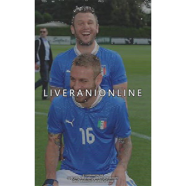 Raduno Nazionale Italiana Firenze - 21.05.2012 Foto Ufficiale della Nazionale Italiana in vista di EURO 2012 Nella Foto:Cassano scherza con De Rossi /Ph.Vitez-Ag. Aldo Liverani