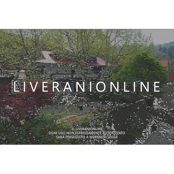 (120530) -- DEQING, May 30, 2012 () -- Photo taken on April 19, 2012 shows a villa on the Mogan Mountain in Deqing County, east China\'s Zhejiang Province. Foreigners began to build villas on the Mogan Mountain since 1896 because of its coolness and quietness. More than 250 villas, temples and chapels are preserved on the mountain. The buildings represent the architectural styles of China, Britain, Russia, the United States, France and Germany, winning the name of \'world modern architecture museum\'. The Mogan villas were listed in the six batch of national key cultural relics units of protection in May 2006. The Mogan Mountain was also selected by the New York Times as one of the 45 Places to Go in 2012. (/Tan Jin) (zkr) ©photoshot/AGENZIA ALDO LIVERANI SAS - ITALY ONLY - Piu\' di 250 ville, templi e cappelle sono conservate sulla montagna nel Monte Mogan in Deqing County, a est della Cina provincia di Zhejian 30 maggio 2012