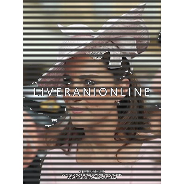 The Duchess of Cambridge meets guests during a garden party at Buckingham Palace, London. ©photoshot/AGENZIA ALDO LIVERANI SAS - ITALY ONLY - La duchessa di Cambridge Kate Middleton riceve gli ospiti a Buckingham Palace per il Garden Party in occasione delle celebrazioni del giubileo di diamante della Regina Elisabetta II d\'Inghilterra a Londra il 29 maggio 2012