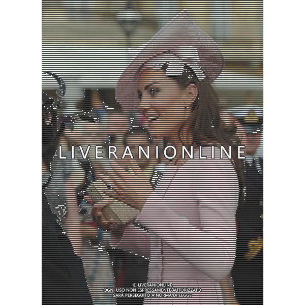 The Duchess of Cambridge meets guests during a garden party at Buckingham Palace, London. ©photoshot/AGENZIA ALDO LIVERANI SAS - ITALY ONLY - La duchessa di Cambridge Kate Middleton riceve gli ospiti a Buckingham Palace per il Garden Party in occasione delle celebrazioni del giubileo di diamante della Regina Elisabetta II d\'Inghilterra a Londra il 29 maggio 2012
