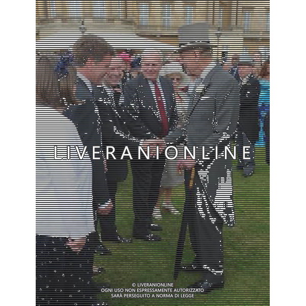 The Duke of Edinburgh meets guests during a garden party at Buckingham Palace, London. ©photoshot/AGENZIA ALDO LIVERANI SAS - ITALY ONLY - La duchessa di Cambridge Kate Middleton riceve gli ospiti a Buckingham Palace per il Garden Party in occasione delle celebrazioni del giubileo di diamante della Regina Elisabetta II d\'Inghilterra a Londra il 29 maggio 2012