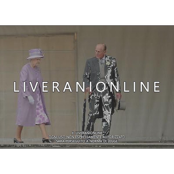 Queen Elizabeth II and the Duke of Edinburgh attend a garden party at Buckingham Palace, London. ©photoshot/AGENZIA ALDO LIVERANI SAS - ITALY ONLY - La duchessa di Cambridge Kate Middleton riceve gli ospiti a Buckingham Palace per il Garden Party in occasione delle celebrazioni del giubileo di diamante della Regina Elisabetta II d\'Inghilterra a Londra il 29 maggio 2012