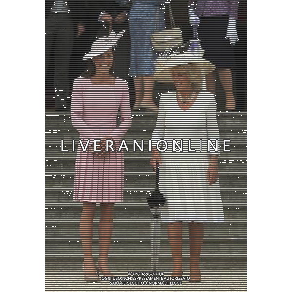 The Duchess of Cambridge and the Duchess of Cornwall (right) attend a garden party at Buckingham Palace, London. ©photoshot/AGENZIA ALDO LIVERANI SAS - ITALY ONLY - La duchessa di Cambridge Kate Middleton riceve gli ospiti a Buckingham Palace per il Garden Party in occasione delle celebrazioni del giubileo di diamante della Regina Elisabetta II d\'Inghilterra a Londra il 29 maggio 2012