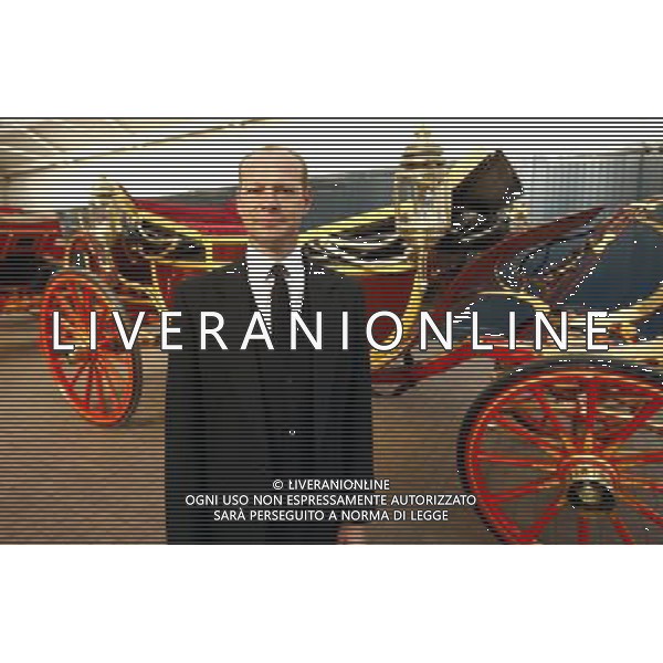 Embargoed to 0001 Tuesday May 29, 2012. Head coachman Jack Hargreaves poses with the 1902 State Landau carriage at the Royal Mews in Buckingham Palace, as the horses and carriages are prepared for Queen Elizabeth II\'s Diamond Jubilee. ©photoshot/AGENZIA ALDO LIVERANI SAS - ITALY ONLY - REALI INGLESI: Preparativi delle carrozze e cavalli per le celebrazioni del giubileo di diamante della regina Elisabetta II a Buckingham Palace, Londra