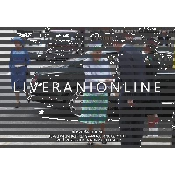 Queen Elizabeth II arrives to attend a dinner with The Argyll and Sutherland Highlanders, 5th Battalion The Royal Regiment of Scotland at the Caledonian Club, London. ©photoshot/AGENZIA ALDO LIVERANI SAS - ITALY ONLY - REALI INGLESI: La regina Elisabetta II partecipare a una cena con la Argyll and Sutherland Highlanders, 5¡ Battaglione del Reggimento Reale di Scozia presso la Caledonian Club, Londra. 