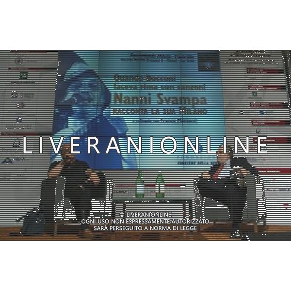 MILANO 8/7/2004 OTTAGONO GALLERIA VITTORIO EMANUELE NELLA FOTO NANNI SVAMPA E FRANCO MANZONI GIORNALISTA DEL CORRIERE DELLA SERA FOTO MARIO ROMANO/AG ALDO LIVERANI 