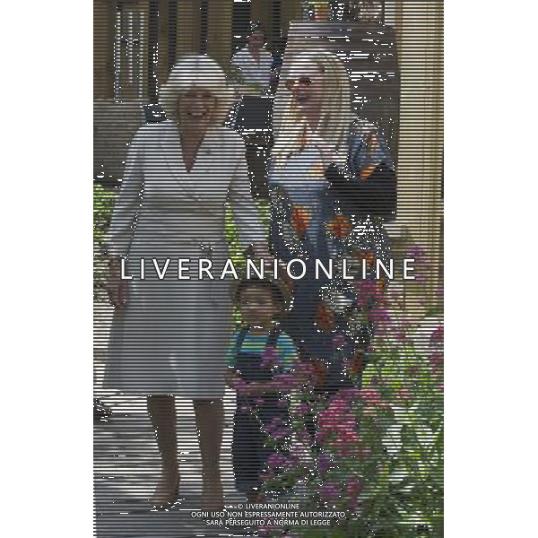  The Duchess of Cornwall toured the Dalston Eastern Curve Garden. /PHOTOSHOT/AG ALDO LIVERANI SAS -ITALY ONLY -