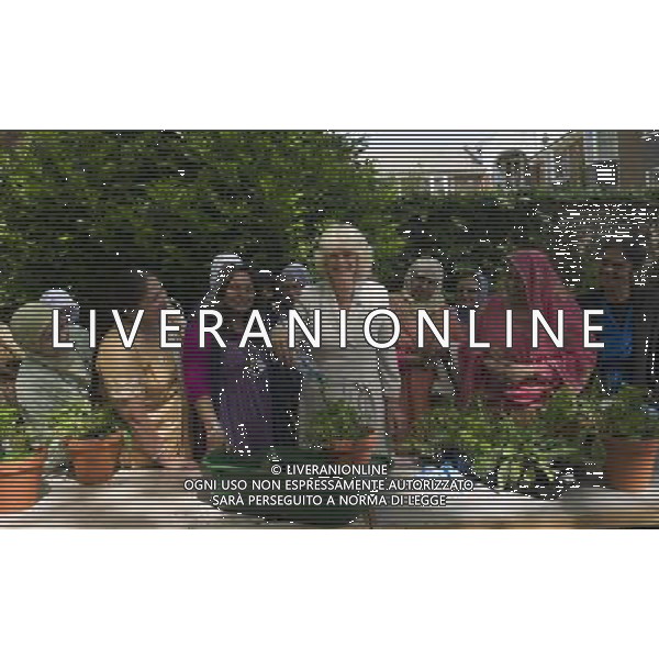  The Duchess of Cornwall PLANTS THYME EVENING PRIMROSE AND SAGE WITH THE ASIAN WOMENS GROUP AT The Geffrye Museum in Hackney /PHOTOSHOT/AG ALDO LIVERANI SAS -ITALY ONLY -
