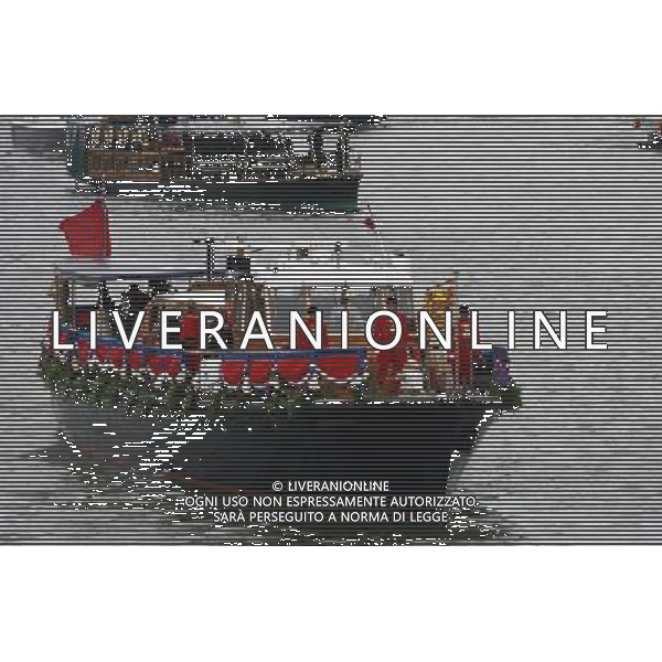 Around 1000 boats travel along the River Thames in central London as part of the Queen\'s Diamond Jubilee celebrations. Photo date: Sunday June 3, 2012. Celebrations were taking place across the country in honour of the Queen\'s 60 years spent on the throne. /PHOTOSHOT/AG ALDO LIVERANI SAS - ITALY ONLY -