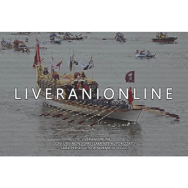 The Queens Diamond Jubilee Pageant on the River Thames in London, England 3rd June 2012 /PHOTOSHOT/AG ALDO LIVERANI SAS - ITALY ONLY -