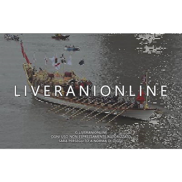 The Queens Diamond Jubilee Pageant on the River Thames in London, England 3rd June 2012 /PHOTOSHOT/AG ALDO LIVERANI SAS - ITALY ONLY -