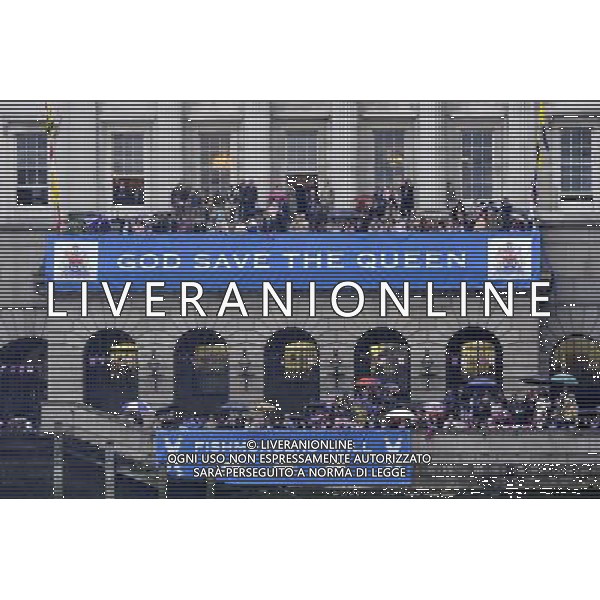 Mandatory Credit: Photo by Ray Tang / Rex Features (1731111bb) Spectator\'s on the River Thames The Queen\'s Diamond Jubilee, River Pageant, London, Britain - 03 June 2012 /PHOTOSHOT/AG ALDO LIVERANI SAS - ITALY ONLY -