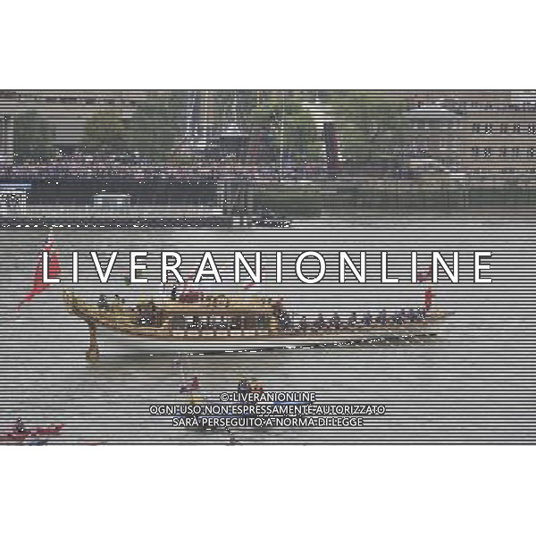 HM Queen Elizabeth II accompanied by her family, including the Duke of Edinburgh, the Duke and Duchess of Cornwall, and the Duke and Duchess of Cambridge1,000-boat Diamond Jubilee pageant along the Thames. Tower Bridge, London PHOTOSHOT/AG ALDO LIVERANI SAS ITALY ONLY -