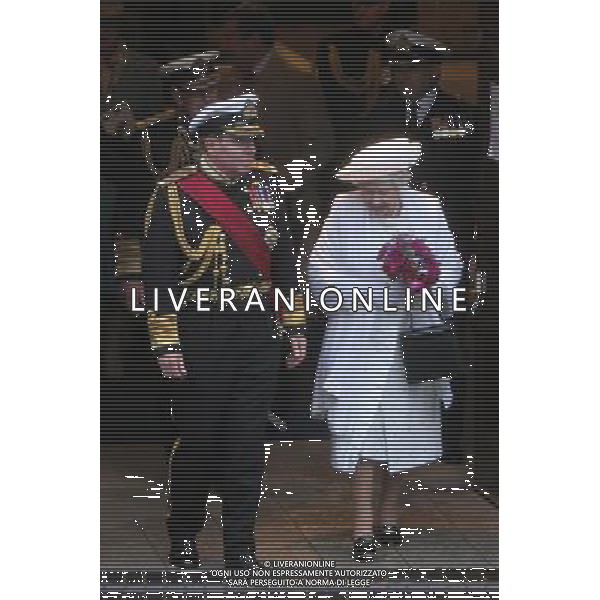 20120603: LONDON, UK - Queen Elizabeth II and The British Royal Family onboard the Royal Barge Spirit of Chartwell during the Diamond Jubilee Thames River Pageant in London, England. PHOTO: CITYFILES londyn anglia krolowa elzbieta diamentowy jubileusz FOT. CITYFILES/NEWSPIX.PL PORTUGAL,BRAZIL,SPAIN,GERMANY,FRANCE,UK OUT !!! --- Newspix.pl /AG ALDO LIVERANI SAS - ITALY ONLY - *** Local Caption *** .