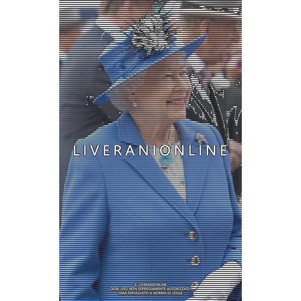 The Queen arrives at the Investec Epsom Derby as start od the Jubilee Weekend-2-6-12 ©photoshot/Agenzia Aldo Liverani Sas - ITALY ONLY - REALI INGLESI: La famiglia reale e la Regina Elisabetta II d\'inghilterra al Derby, festival equestre a Epsom nel Surrey,, il 2 giugno 2012 nel primo giorno ufficiale delle celebrazioni del Giubileo di Diamante