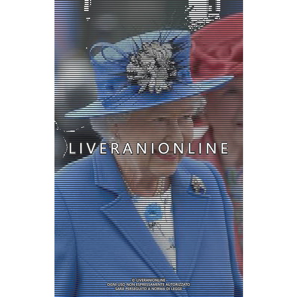 The Queen arrives at the Investec Epsom Derby as start od the Jubilee Weekend-2-6-12 ©photoshot/Agenzia Aldo Liverani Sas - ITALY ONLY - REALI INGLESI: La famiglia reale e la Regina Elisabetta II d\'inghilterra al Derby, festival equestre a Epsom nel Surrey,, il 2 giugno 2012 nel primo giorno ufficiale delle celebrazioni del Giubileo di Diamante