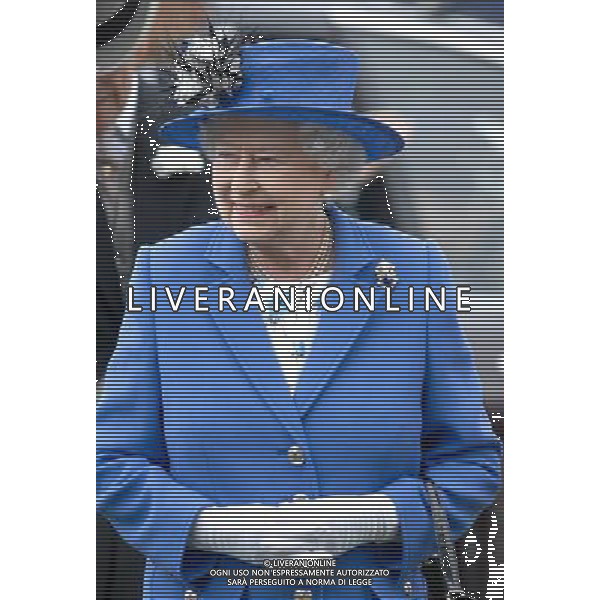 The Queen arrives at the Investec Epsom Derby as start od the Jubilee Weekend-2-6-12 ©photoshot/Agenzia Aldo Liverani Sas - ITALY ONLY - REALI INGLESI: La famiglia reale e la Regina Elisabetta II d\'inghilterra al Derby, festival equestre a Epsom nel Surrey,, il 2 giugno 2012 nel primo giorno ufficiale delle celebrazioni del Giubileo di Diamante