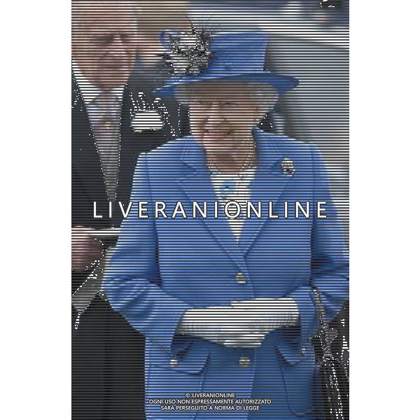 The Queen arrives at the Investec Epsom Derby as start od the Jubilee Weekend-2-6-12 ©photoshot/Agenzia Aldo Liverani Sas - ITALY ONLY - REALI INGLESI: La famiglia reale e la Regina Elisabetta II d\'inghilterra al Derby, festival equestre a Epsom nel Surrey,, il 2 giugno 2012 nel primo giorno ufficiale delle celebrazioni del Giubileo di Diamante