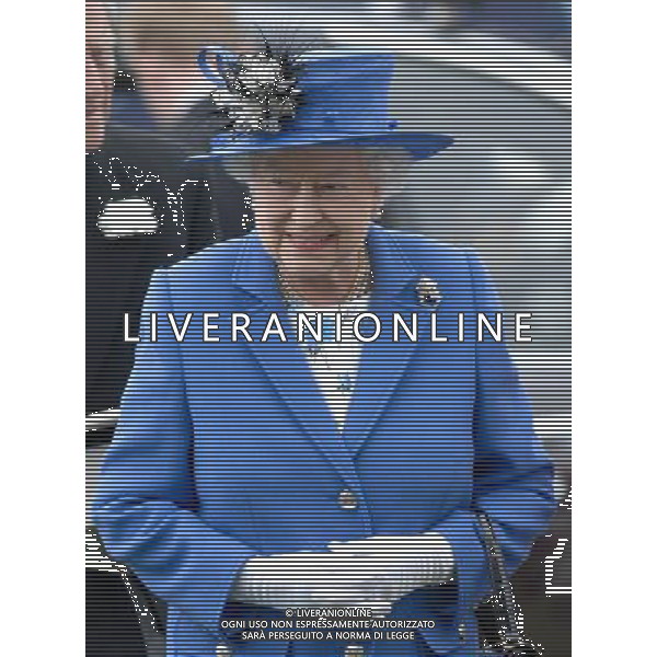 The Queen arrives at the Investec Epsom Derby as start od the Jubilee Weekend-2-6-12 ©photoshot/Agenzia Aldo Liverani Sas - ITALY ONLY - REALI INGLESI: La famiglia reale e la Regina Elisabetta II d\'inghilterra al Derby, festival equestre a Epsom nel Surrey,, il 2 giugno 2012 nel primo giorno ufficiale delle celebrazioni del Giubileo di Diamante