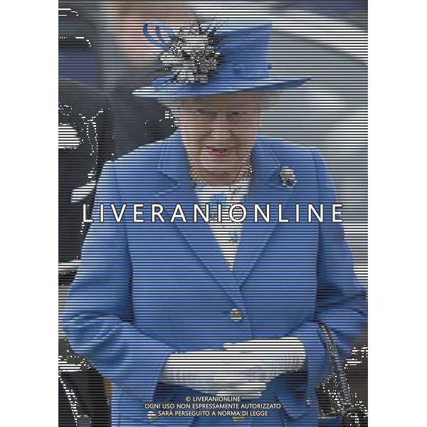 The Queen arrives at the Investec Epsom Derby as start od the Jubilee Weekend-2-6-12 ©photoshot/Agenzia Aldo Liverani Sas - ITALY ONLY - REALI INGLESI: La famiglia reale e la Regina Elisabetta II d\'inghilterra al Derby, festival equestre a Epsom nel Surrey,, il 2 giugno 2012 nel primo giorno ufficiale delle celebrazioni del Giubileo di Diamante