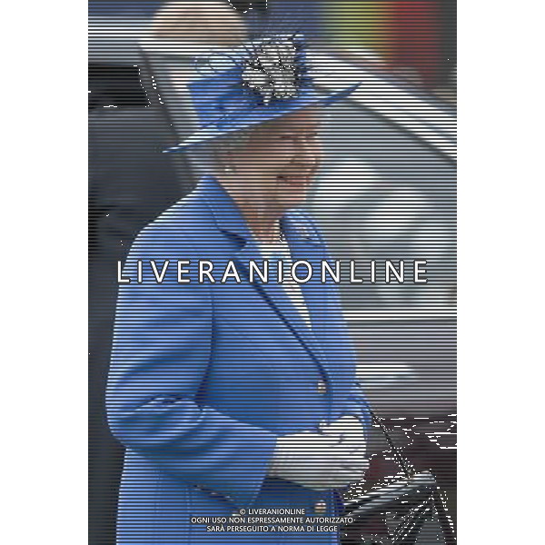 The Queen arrives at the Investec Epsom Derby as start od the Jubilee Weekend-2-6-12 ©photoshot/Agenzia Aldo Liverani Sas - ITALY ONLY - REALI INGLESI: La famiglia reale e la Regina Elisabetta II d\'inghilterra al Derby, festival equestre a Epsom nel Surrey,, il 2 giugno 2012 nel primo giorno ufficiale delle celebrazioni del Giubileo di Diamante