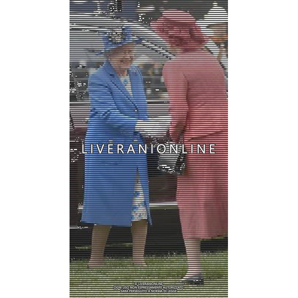 The Queen arrives at the Investec Epsom Derby as start od the Jubilee Weekend-2-6-12 ©photoshot/Agenzia Aldo Liverani Sas - ITALY ONLY - REALI INGLESI: La famiglia reale e la Regina Elisabetta II d\'inghilterra al Derby, festival equestre a Epsom nel Surrey,, il 2 giugno 2012 nel primo giorno ufficiale delle celebrazioni del Giubileo di Diamante