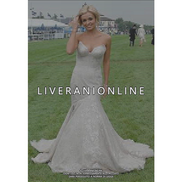 Katherine Jenkins arrives at the Investec Epsom Derby \' sings God Save The Queen as the Queen arrives. 2-6-12 ©photoshot/Agenzia Aldo Liverani Sas - ITALY ONLY - REALI INGLESI: La famiglia reale e la Regina Elisabetta II d\'inghilterra al Derby, festival equestre a Epsom nel Surrey,, il 2 giugno 2012 nel primo giorno ufficiale delle celebrazioni del Giubileo di Diamante
