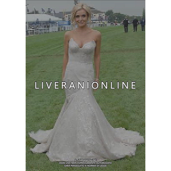 Katherine Jenkins arrives at the Investec Epsom Derby \' sings God Save The Queen as the Queen arrives. 2-6-12 ©photoshot/Agenzia Aldo Liverani Sas - ITALY ONLY - REALI INGLESI: La famiglia reale e la Regina Elisabetta II d\'inghilterra al Derby, festival equestre a Epsom nel Surrey,, il 2 giugno 2012 nel primo giorno ufficiale delle celebrazioni del Giubileo di Diamante