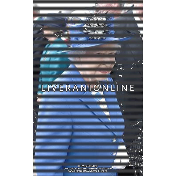 The Queen arrives at the Investec Epsom Derby as start od the Jubilee Weekend-2-6-12 ©photoshot/Agenzia Aldo Liverani Sas - ITALY ONLY - REALI INGLESI: La famiglia reale e la Regina Elisabetta II d\'inghilterra al Derby, festival equestre a Epsom nel Surrey,, il 2 giugno 2012 nel primo giorno ufficiale delle celebrazioni del Giubileo di Diamante