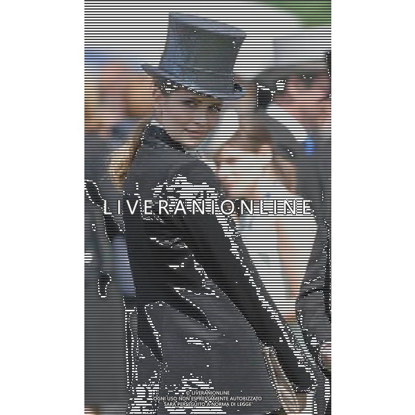 Mischa Barton at the Investec Epsom Derby. 206012 ©photoshot/Agenzia Aldo Liverani Sas - ITALY ONLY - REALI INGLESI: La famiglia reale e la Regina Elisabetta II d\'inghilterra al Derby, festival equestre a Epsom nel Surrey,, il 2 giugno 2012 nel primo giorno ufficiale delle celebrazioni del Giubileo di Diamante