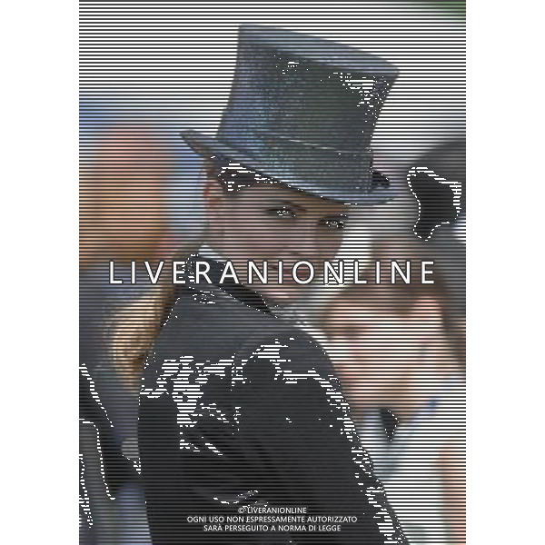 Mischa Barton at the Investec Epsom Derby. 206012 ©photoshot/Agenzia Aldo Liverani Sas - ITALY ONLY - REALI INGLESI: La famiglia reale e la Regina Elisabetta II d\'inghilterra al Derby, festival equestre a Epsom nel Surrey,, il 2 giugno 2012 nel primo giorno ufficiale delle celebrazioni del Giubileo di Diamante