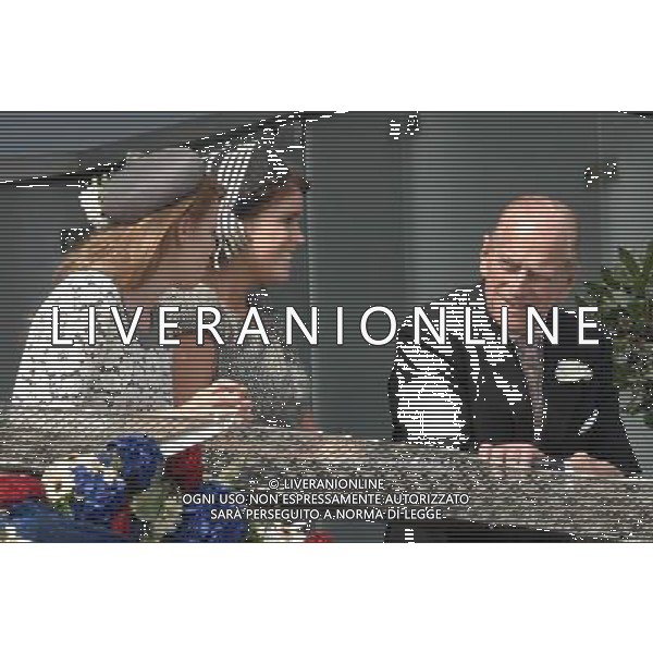 Princess Beatrice \' Princess Eugine at the Investec Epsom Derby. 2-6-12 ©photoshot/Agenzia Aldo Liverani Sas - ITALY ONLY - REALI INGLESI: La famiglia reale e la Regina Elisabetta II d\'inghilterra al Derby, festival equestre a Epsom nel Surrey,, il 2 giugno 2012 nel primo giorno ufficiale delle celebrazioni del Giubileo di Diamante