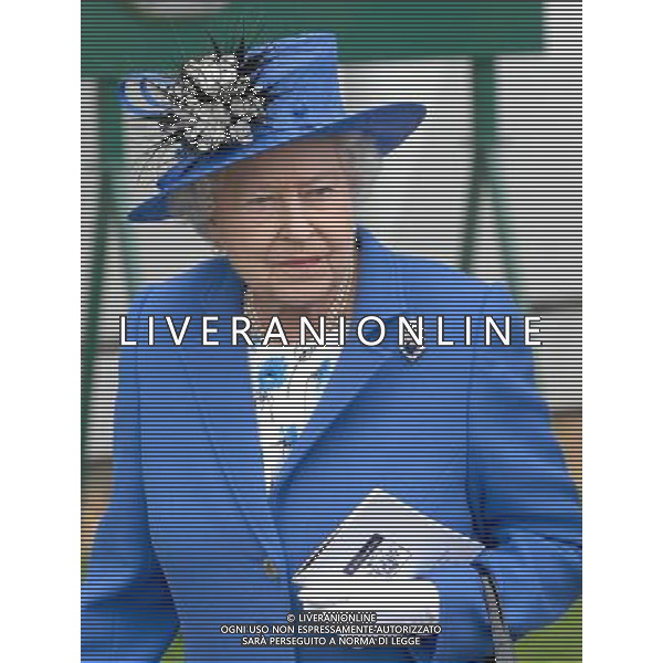 The Queen at the Investec Epsom Derby as start od the Jubilee Weekend-2-6-12 ©photoshot/Agenzia Aldo Liverani Sas - ITALY ONLY - REALI INGLESI: La famiglia reale e la Regina Elisabetta II d\'inghilterra al Derby, festival equestre a Epsom nel Surrey,, il 2 giugno 2012 nel primo giorno ufficiale delle celebrazioni del Giubileo di Diamante