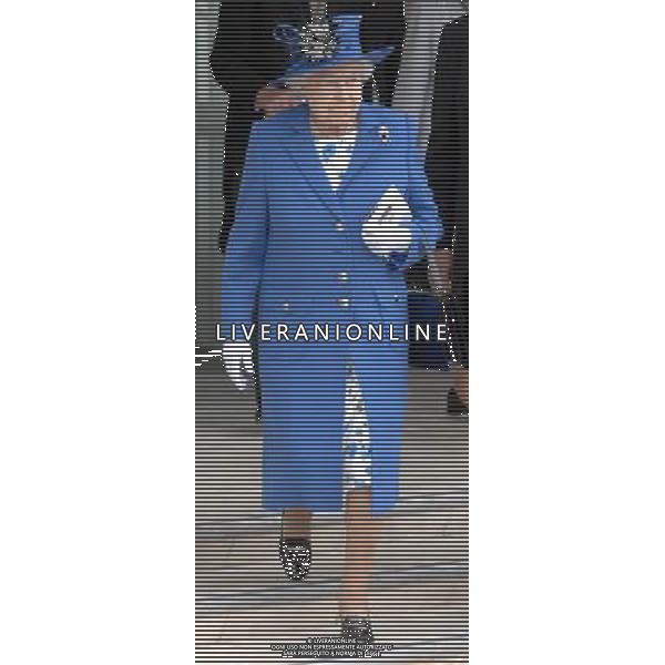 The Queen at the Investec Epsom Derby as start od the Jubilee Weekend-2-6-12 ©photoshot/Agenzia Aldo Liverani Sas - ITALY ONLY - REALI INGLESI: La famiglia reale e la Regina Elisabetta II d\'inghilterra al Derby, festival equestre a Epsom nel Surrey,, il 2 giugno 2012 nel primo giorno ufficiale delle celebrazioni del Giubileo di Diamante