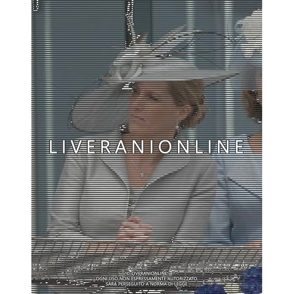 Sophie, Countess of Wessex at the Investec Epsom Derby, 2-6-12 ©photoshot/Agenzia Aldo Liverani Sas - ITALY ONLY - REALI INGLESI: La famiglia reale e la Regina Elisabetta II d\'inghilterra al Derby, festival equestre a Epsom nel Surrey,, il 2 giugno 2012 nel primo giorno ufficiale delle celebrazioni del Giubileo di Diamante