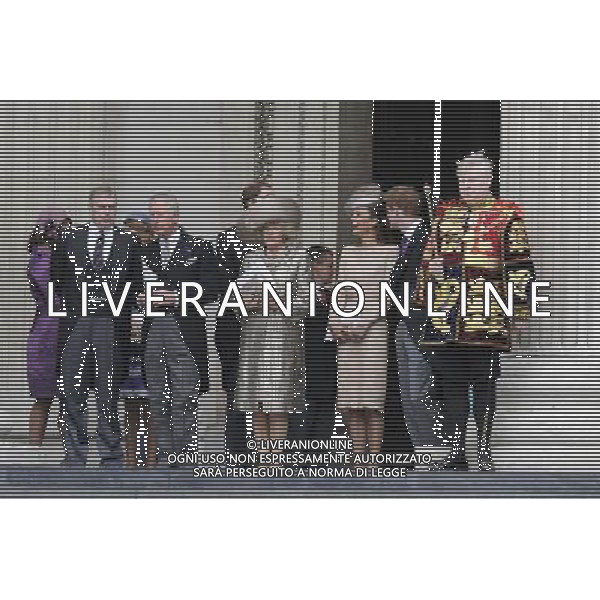 The Diamond Jubilee celebrations are concluding with a service of thanksgiving and glittering carriage procession, but without Prince Philip who spent the night in hospital. ;Members of the Royal Family after the service ©photoshot/Agenzia Aldo Liverani Sas - ITALY ONLY - REALI INGLESI: Ambasciatori e Capi di Stato del Commonwealth ospiti della Regina Elisabetta II e della famiglia reale, alla funzione di ringraziamento nella Cattedrale di St Paul\'s a Londra, Inghilterra il 5 giugno 2012 durante le celebrazioni del Giubileo di diamante