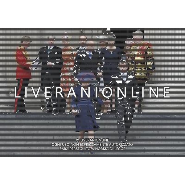 The Diamond Jubilee celebrations are concluding with a service of thanksgiving and glittering carriage procession, but without Prince Philip who spent the night in hospital. ;Mr and Mrs Peter Phillips ©photoshot/Agenzia Aldo Liverani Sas - ITALY ONLY - REALI INGLESI: Ambasciatori e Capi di Stato del Commonwealth ospiti della Regina Elisabetta II e della famiglia reale, alla funzione di ringraziamento nella Cattedrale di St Paul\'s a Londra, Inghilterra il 5 giugno 2012 durante le celebrazioni del Giubileo di diamante