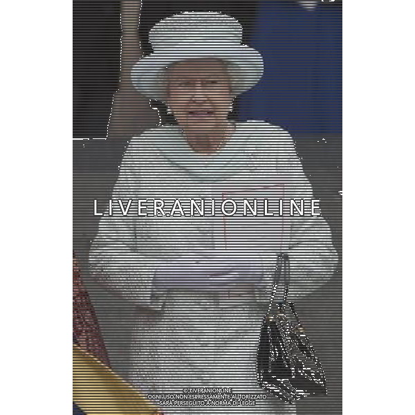  Date: 05/06/12 Pictured: HM Queen Elizabeth II Caption: The Queen takes part in thanksgiving service at St Paul\'s Cathedral on the final day of her Diamond Jubilee celebrations to mark the final day of the Diamond Jubilee weekend, the Queen will later head to Mansion House before a formal procession in a carriage ©photoshot/Agenzia Aldo Liverani Sas - ITALY ONLY - REALI INGLESI: Ambasciatori e Capi di Stato del Commonwealth ospiti della Regina Elisabetta II e della famiglia reale, alla funzione di ringraziamento nella Cattedrale di St Paul\'s a Londra, Inghilterra il 5 giugno 2012 durante le celebrazioni del Giubileo di diamante