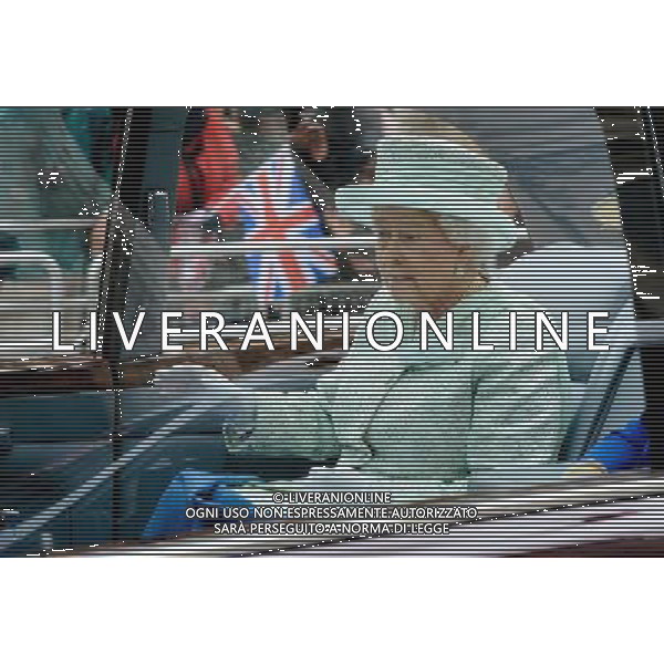 LONDON, ENGLAND - JUNE 05: Queen Elizabeth II departs from the Diamond Jubilee Service Of Thanksgiving at St paul\'s Cathedral on June 5, 2012 in London, England. For only the second time in its history the UK celebrates the Diamond Jubilee of a monarch. Her Majesty Queen Elizabeth II celebrates the 60th anniversary of her ascension to the throne. Thousands of wellwishers from around the world have flocked to London to witness the spectacle of the weekend\'s celebrations. ©photoshot/Agenzia Aldo Liverani Sas - ITALY ONLY - REALI INGLESI: Ambasciatori e Capi di Stato del Commonwealth ospiti della Regina Elisabetta II e della famiglia reale, alla funzione di ringraziamento nella Cattedrale di St Paul\'s a Londra, Inghilterra il 5 giugno 2012 durante le celebrazioni del Giubileo di diamante