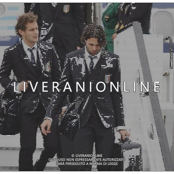 KRAKOW LOTNISKO KRAKOW BALICE 05.06.2012 EURO 2012 PILKA NOZNA REPREZENTACJA WLOCHY PRZYLOT DO POLSKI NZ SALVATORE SIRIGU ALESSANDRO DIAMANTI FOT MICHAL NOWAK / NEWSPIX.PL CRACOW 05.06.2012 FOOTBALL CRACOW BALICE POLISH AIRPORT ARRIVING OF THE NATIONAL TEAM OF ITALY FOR TRAINING CAMPS IN POLAND DURING THE EURO 2012 MICHAL NOWAK / NEWSPIX.PL --- Newspix.pl AG ALDO LIVERANI S AS ONLY ITALY *** Local Caption *** www.newspix.pl mail us: info@newspix.pl call us: 0048 022 23 22 222 --- Polish Picture Agency by Ringier Axel Springer Poland