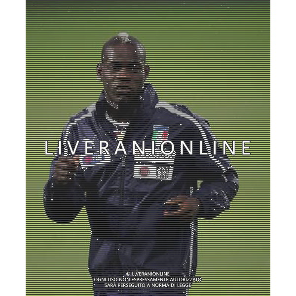 KRAKOW STADION MIEJSKI CRACOVIA 05.06.2012 EURO 2012 PILKA NOZNA REPREZENTACJA WLOCHY TRENING NZ MARIO BALOTELLI FOT MICHAL NOWAK / NEWSPIX.PL CRACOW 05.06.2012 FOOTBALL EURO 2012 OFFICIAL TRAINING SESSION OF ITALY NATIONAL TEAM MICHAL NOWAK / NEWSPIX.PL --- Newspix.pl AG ALDO LIVERANI S A S ONLY ITALY *** Local Caption *** www.newspix.pl mail us: info@newspix.pl call us: 0048 022 23 22 222 --- Polish Picture Agency by Ringier Axel Springer Poland