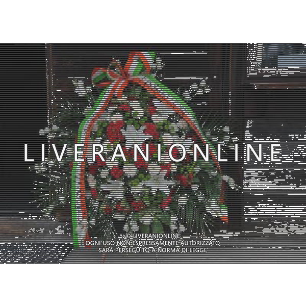 Campionati Europei UEFA 2012 Polonia/Ucraina Auschwitz (Polonia) - 06.06.2012 Visita della Nazionale a Auschwitz e Birkenau Nella Foto:il mazzo di fiori che la nazionale ha depositato ad Auschwitz /Ph.Vitez-Ag. Aldo Liverani