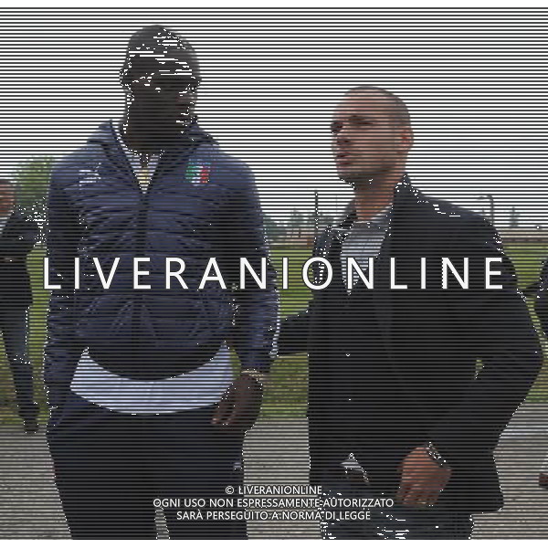 Campionati Europei UEFA 2012 Polonia/Ucraina Auschwitz (Polonia) - 06.06.2012 Visita della Nazionale a Auschwitz e Birkenau Nella Foto:balotelli saluta l\'ex compagno di squadra sneijder /Ph.Vitez-Ag. Aldo Liverani